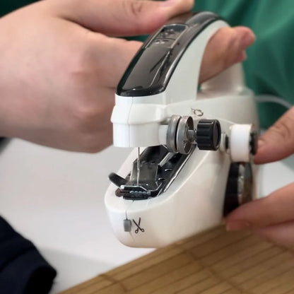 MiniCouture™ – La machine à coudre portable intelligente pour vos retouches express !