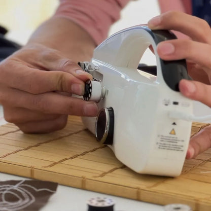 MiniCouture™ – La machine à coudre portable intelligente pour vos retouches express !